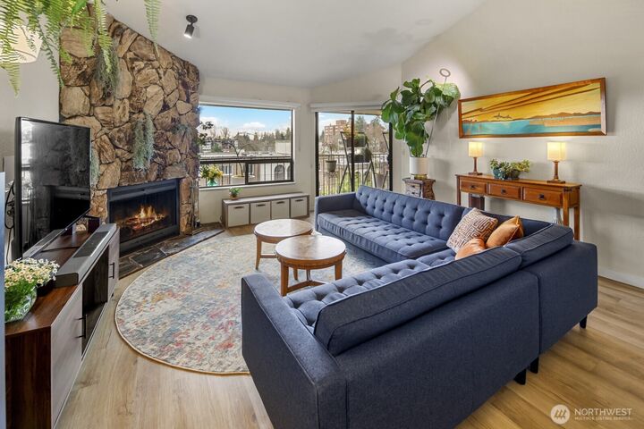 Property Photo:  10601  Bagley Avenue N 304  WA 98133 