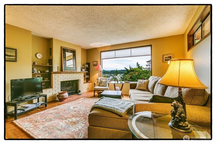 Property Photo:  433  Klickitat  WA 98257 