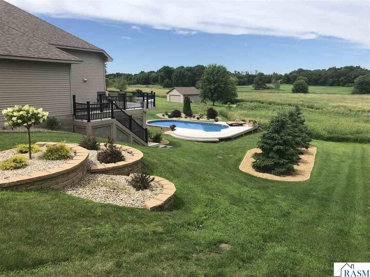 Property Photo:  610 E Rolling Hills Drive  MN 56057 