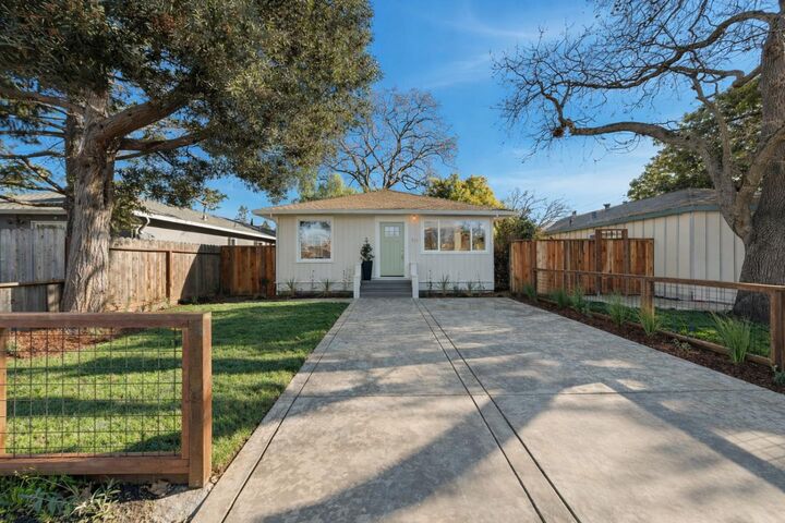 Property Photo:  711 Roosevelt Avenue  CA 94061 