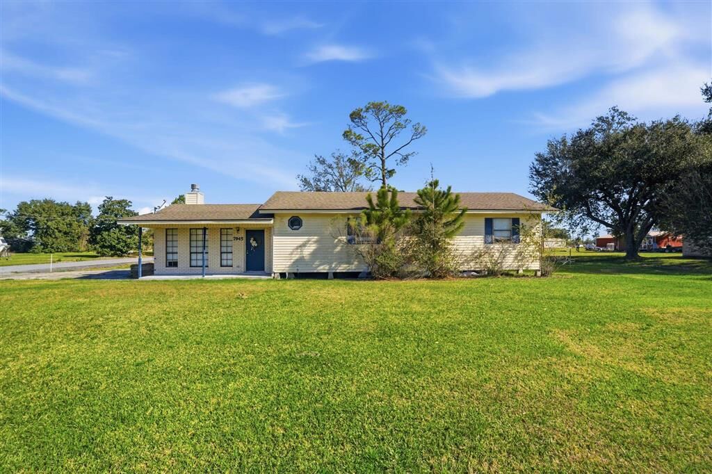 Property Photo:  7945 Nelson Road  LA 70605 