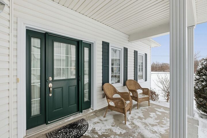 Property Photo:  300 Croft Street 1804  ON L1A 0E1 