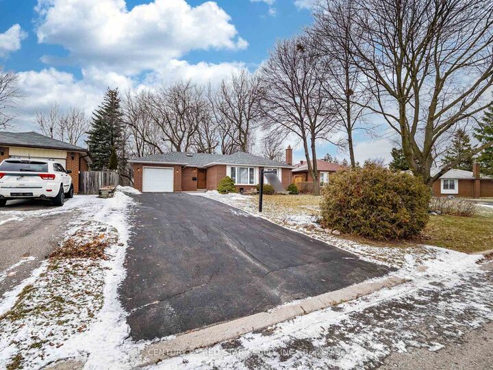 Property Photo:  25 Devonshire Drive  ON L6T 3G5 