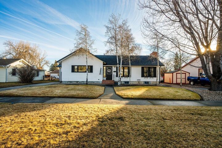 Property Photo:  331 N Burritt Avenue  WY 82834 