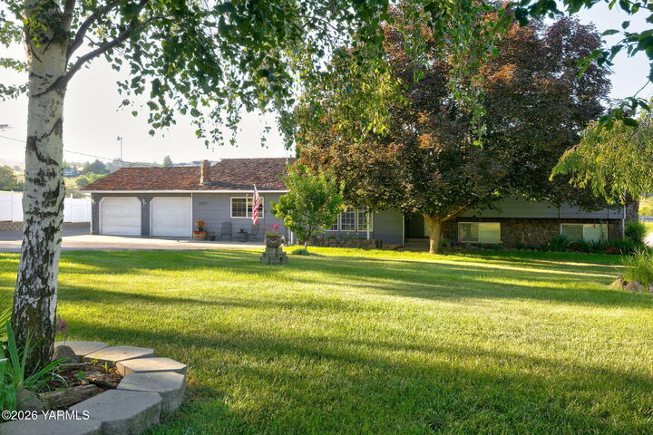 Property Photo:  10903 Tieton Dr  WA 98908 