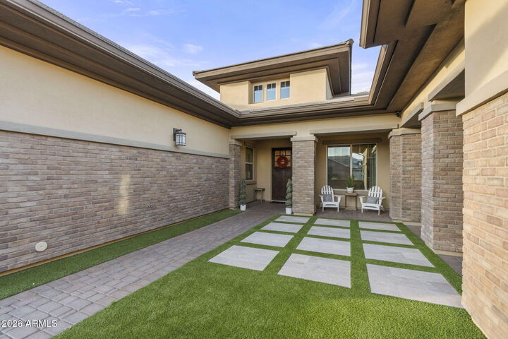 Property Photo:  2052 E Crescent Way  AZ 85298 