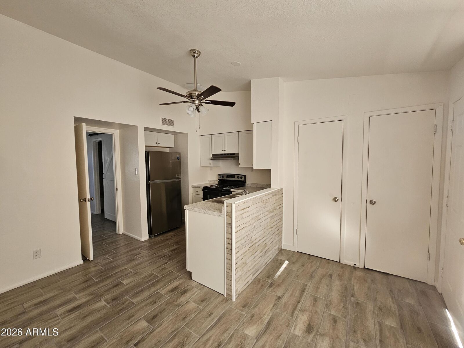Property Photo:  302 S Westfall Avenue 2  AZ 85281 