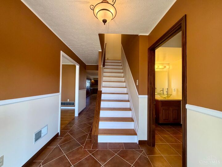 Property Photo:  839 Summerfield Lane  OH 45240 