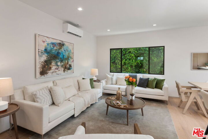 Property Photo:  838 N Mansfield Ave  CA 90038 