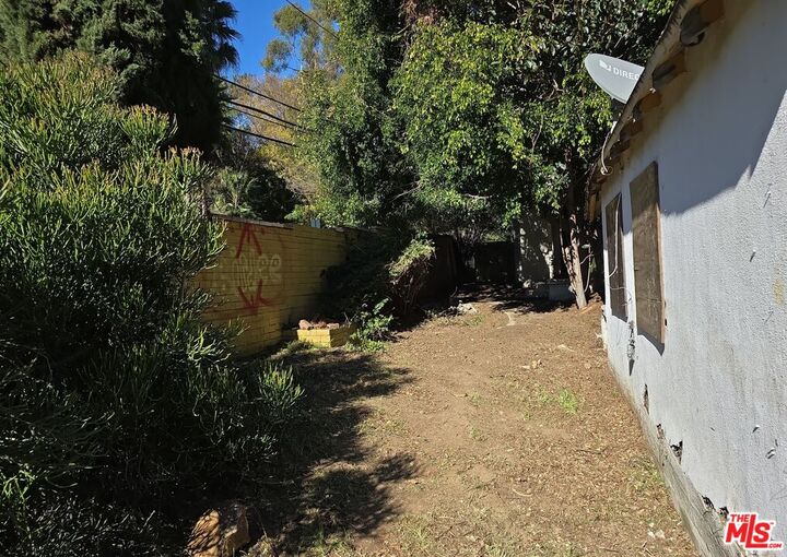 Property Photo: 2200 Nichols Canyon Rd CA 90046