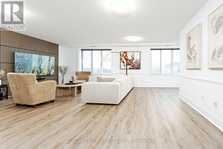 Property Photo:  135 Pond Drive Ph6  ON L3T 7V6 