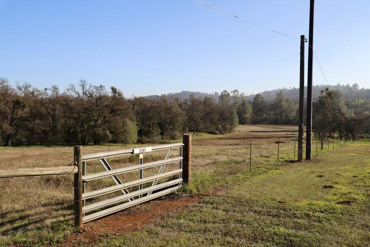 Property Photo:  10282 Piney Creek  CA 95311 