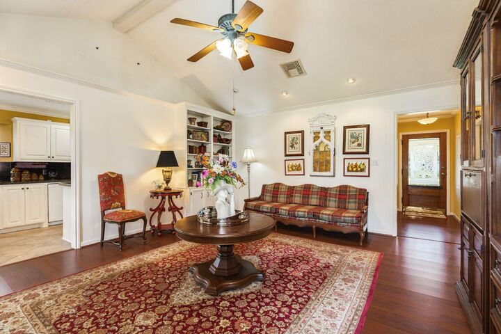 Property Photo:  221 Banyan Street  TX 77566 