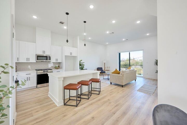 Property Photo:  3460 Bremond Street  TX 77004 