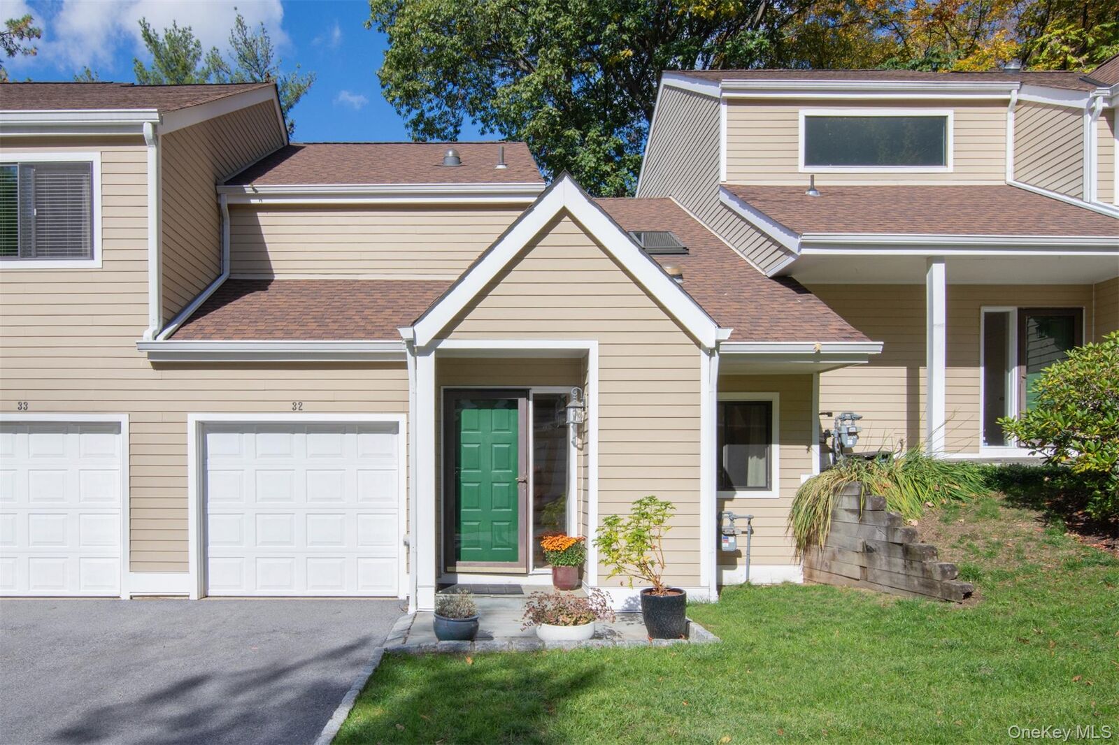 Property Photo:  32 Westwood Close  NY 10533 