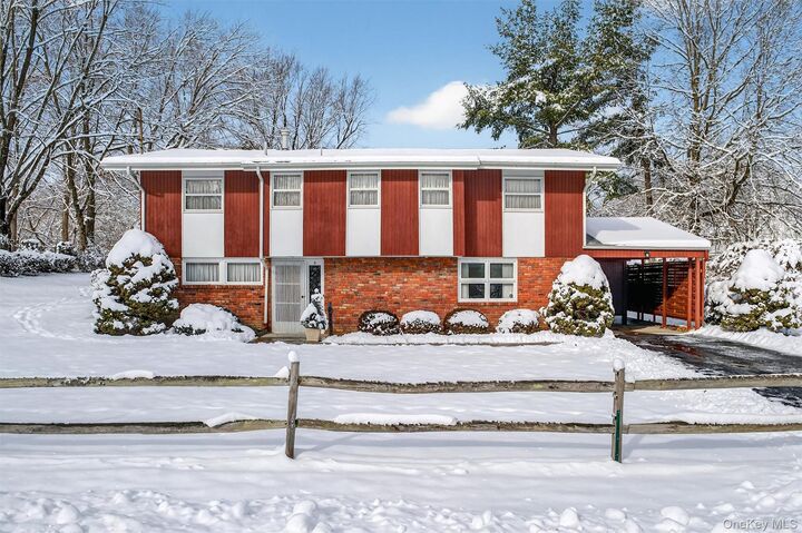 Property Photo:  7 Timberly Drive  NY 10924 