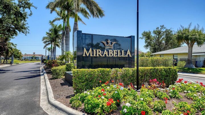 Property Photo: 1504 Calle Grand Street 1504 FL 34209