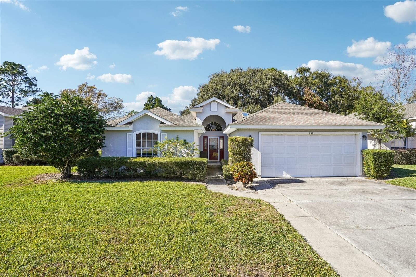Property Photo:  305 Juniper Way  FL 32778 
