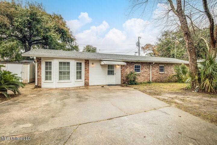 Property Photo: 28 Woodglen Drive MS 39507