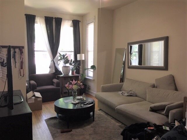 Property Photo:  1749 W Barry Avenue  IL 60657 