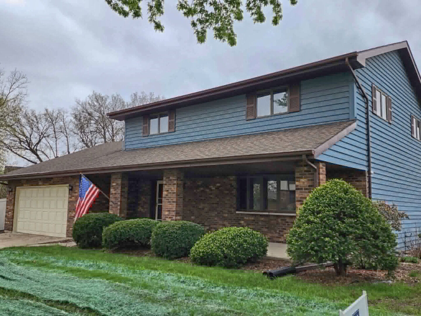 Property Photo:  901 Valencia Drive  IL 60404 