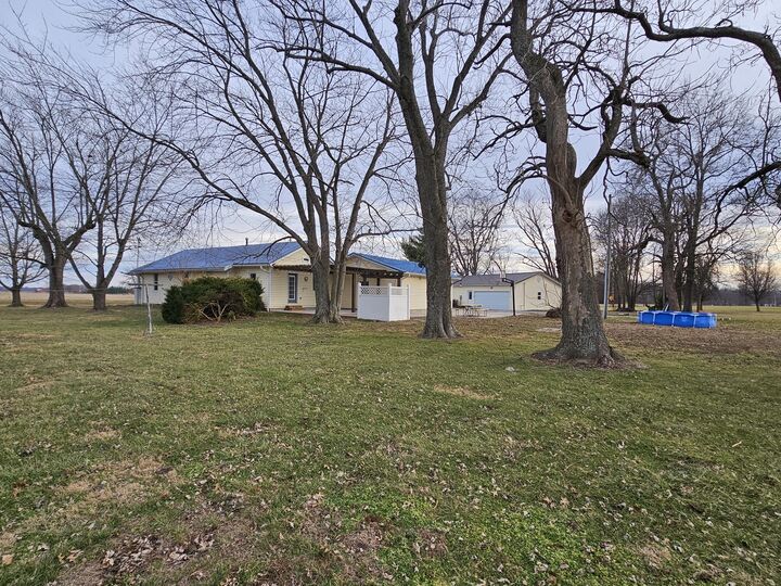 Property Photo:  793 County Road 635 E  IL 62895 
