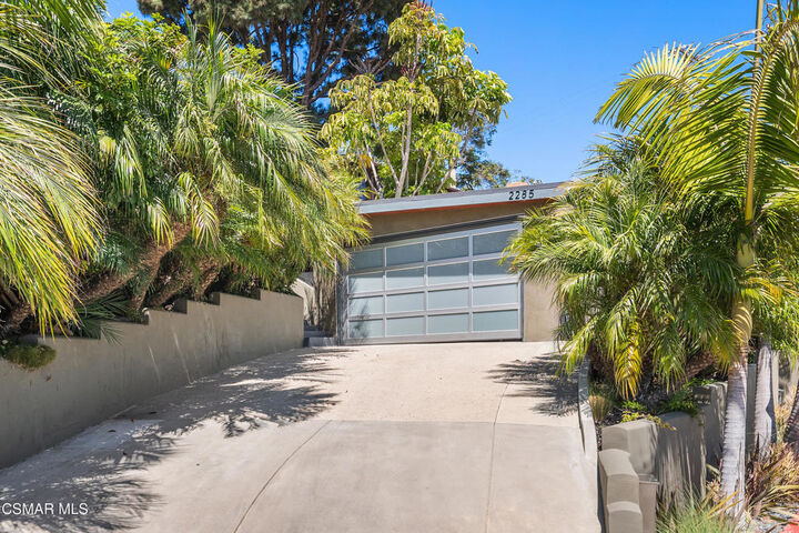 Property Photo: 2285 El Jardin Avenue CA 93001