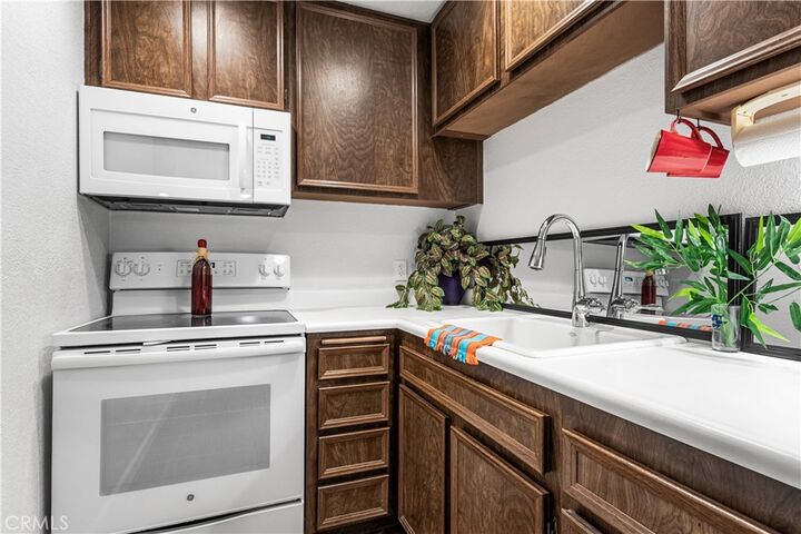 Property Photo:  470 Villa 212  CA 92262 