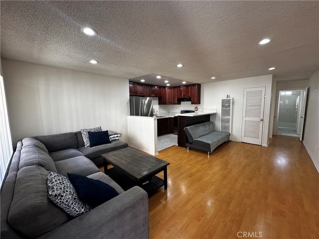 Property Photo: 801 E Chestnut Street 2 CA 91205