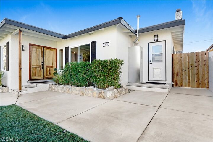 Property Photo: 1826 E Avenue Q12 CA 93550