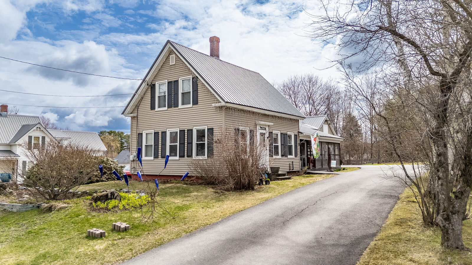 Property Photo:  21 Pleasant Street  ME 04463 