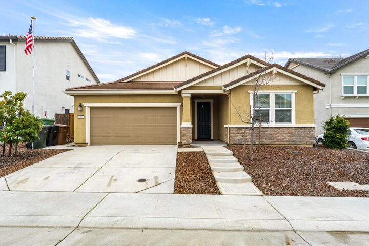 Property Photo: 1404 Leon Lane CA 95648