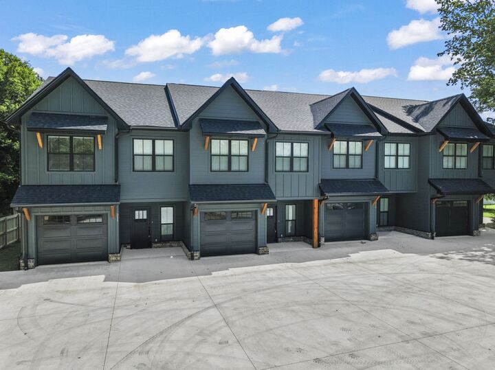 Property Photo: 211 Porter St S TN 37398