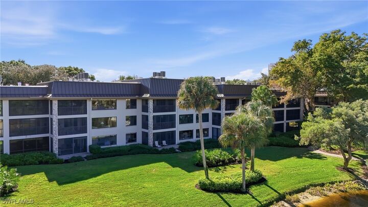 Property Photo:  5950 Pelican Bay Boulevard 125  FL 34108 