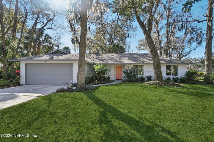 Property Photo: 102 Conch Court FL 32082