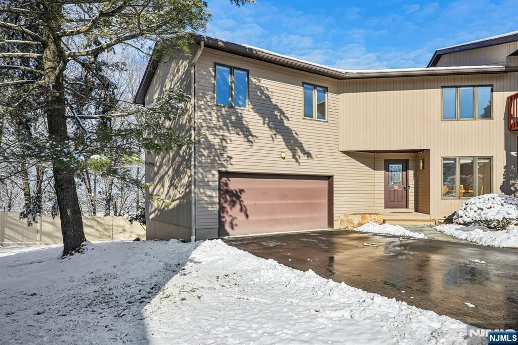 Property Photo:  39 Cedarwood  NJ 07424 