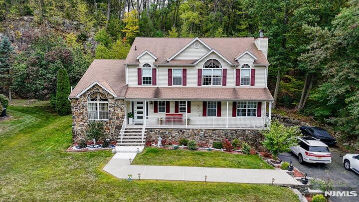 Property Photo:  22 Cherbourg Drive  NJ 07480 