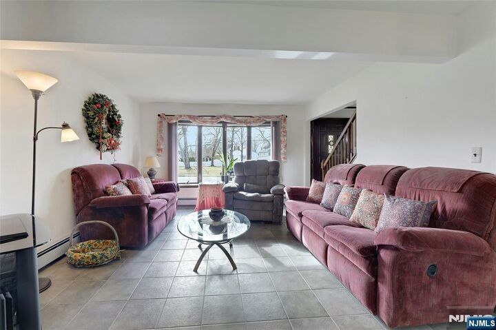 Property Photo:  4 Highfield Court  NJ 07470 