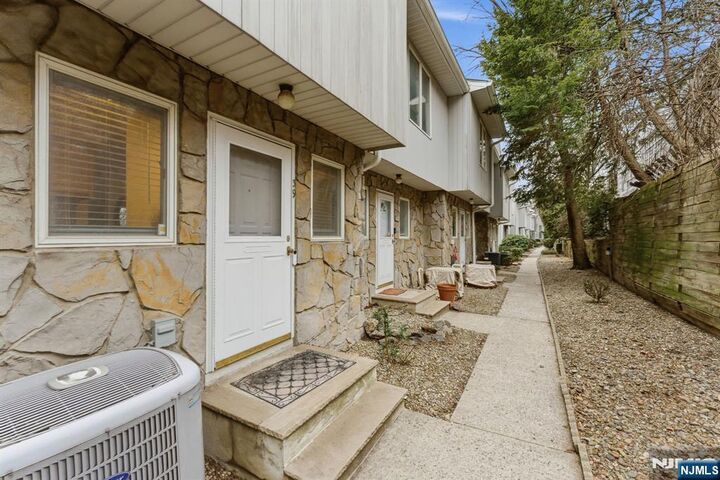 Property Photo:  6 Essex Street G39  NJ 07109 