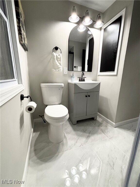 Property Photo:  2373 N Taylor Road  OH 44112 