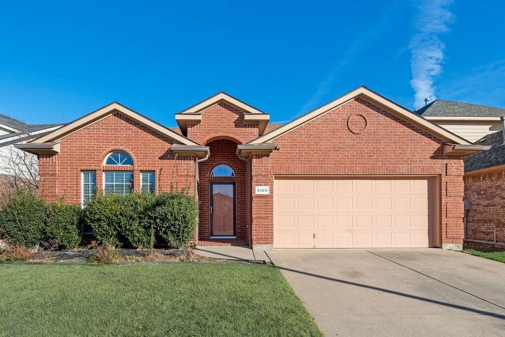 Property Photo: 6120 Melanie Drive TX 76131