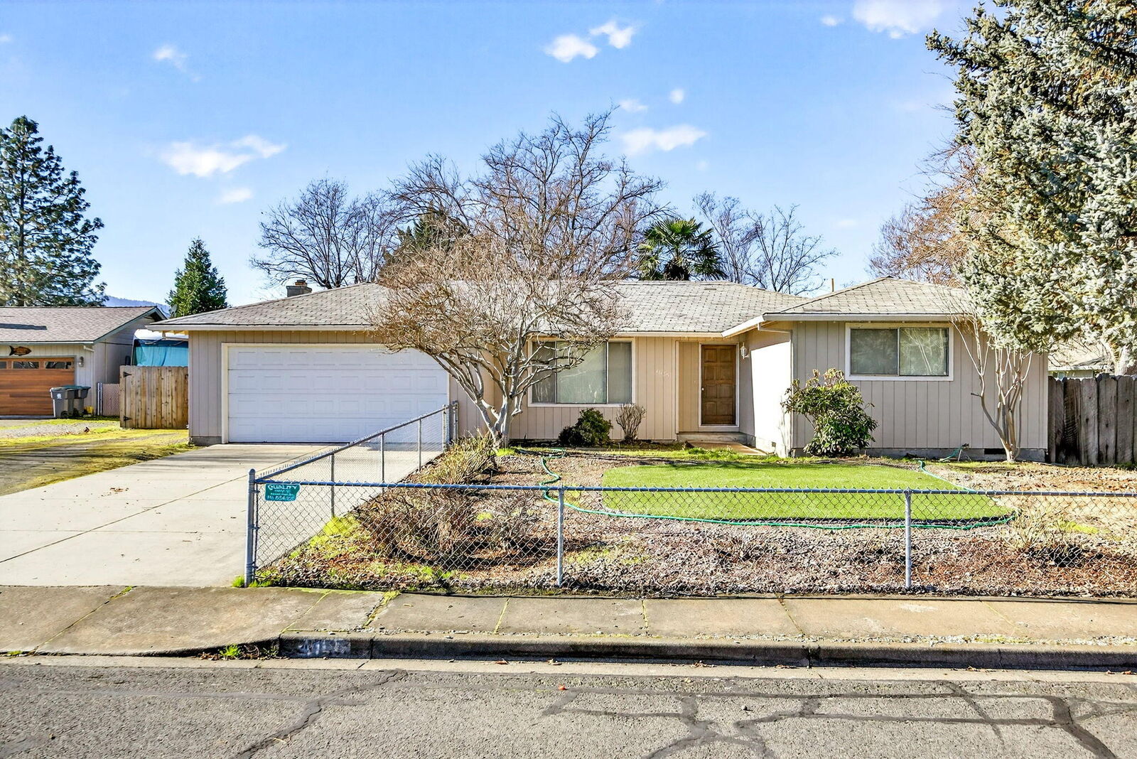 Property Photo:  4055 Crestwood Circle  OR 97502 