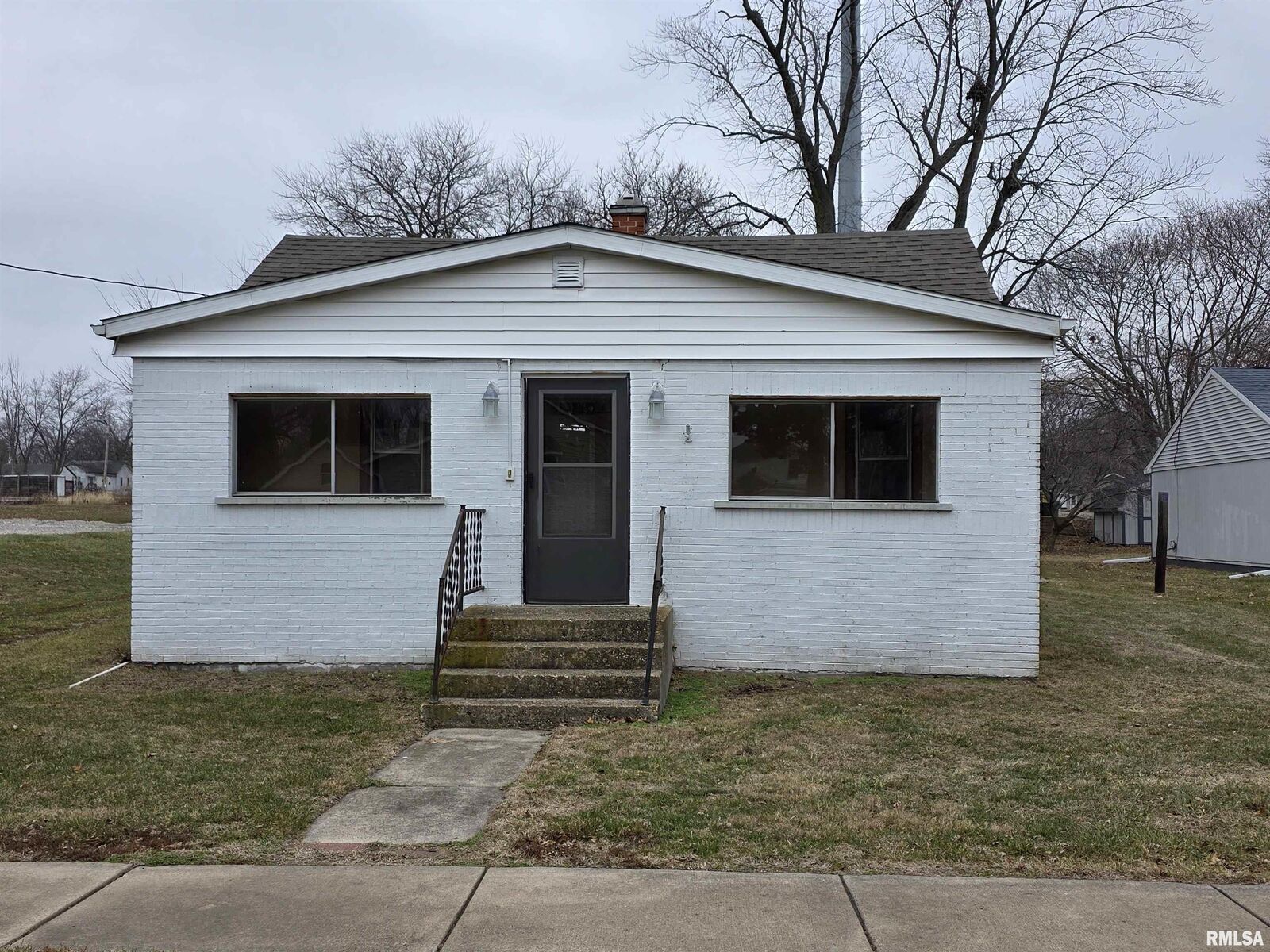 Property Photo:  608 S Pine Street  IL 61734 