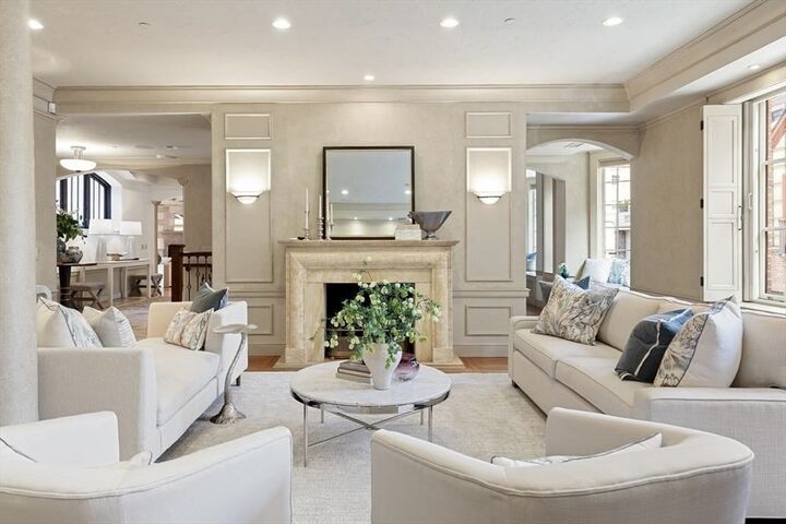 Property Photo:  25 Beaver Place 25  MA 02108 