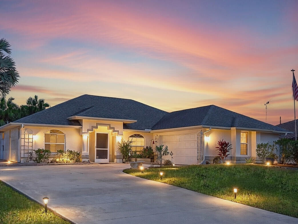 Property Photo: 1149 SE Cambridge Drive FL 34952