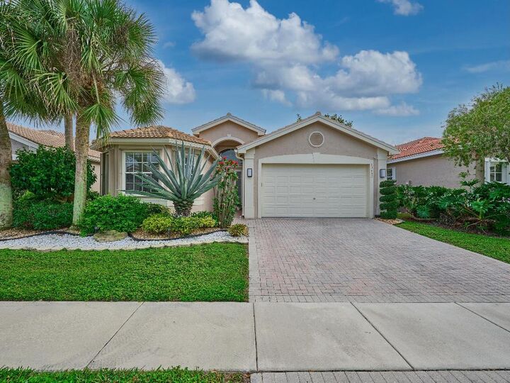 Property Photo: 13452 Cordoba Lake Way FL 33446
