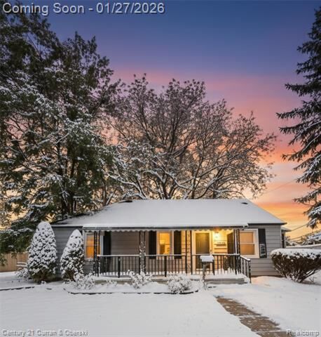 Property Photo:  18546 Eastwood Drive  MI 48225 