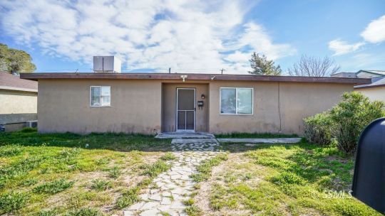 Property Photo:  424 N Warner St  CA 93555 