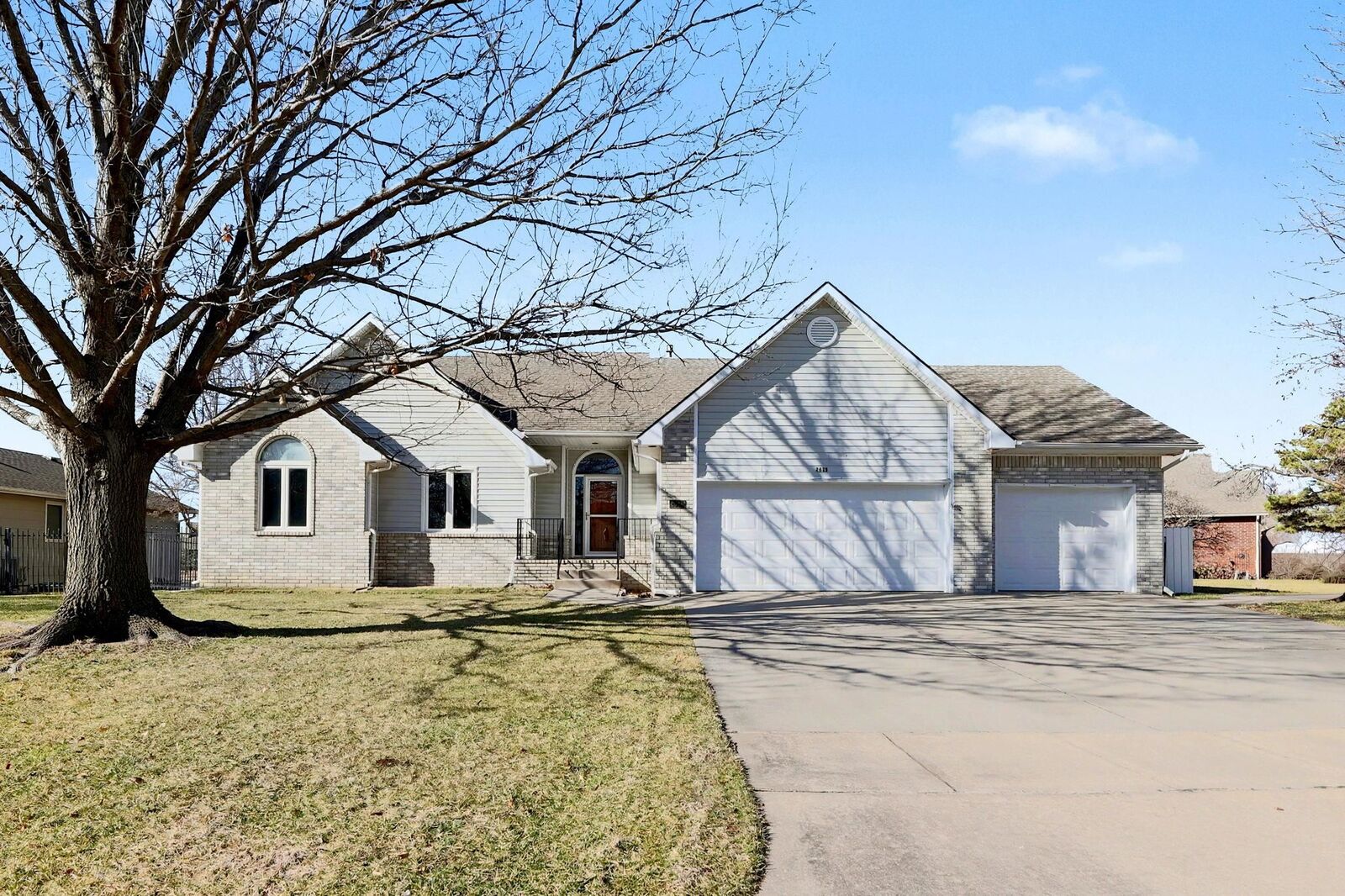 Property Photo: 2313 N Amarado St KS 67205