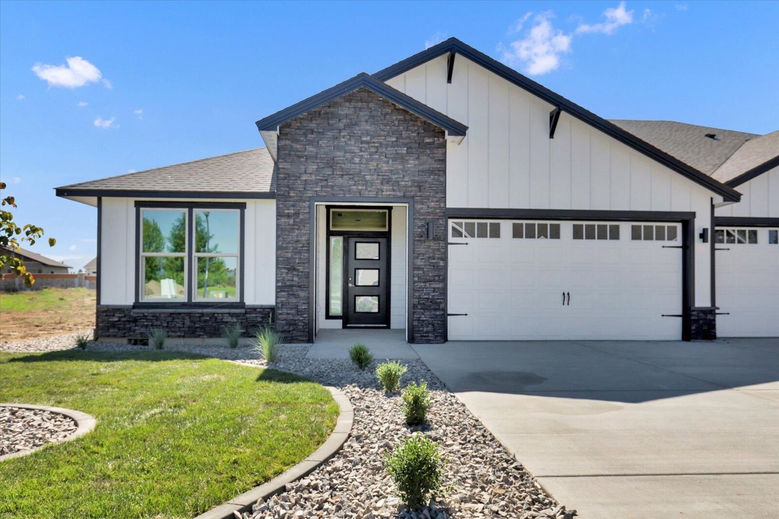 Property Photo:  1109 - Unit 29 N Country Club Dr 29  WA 99006 